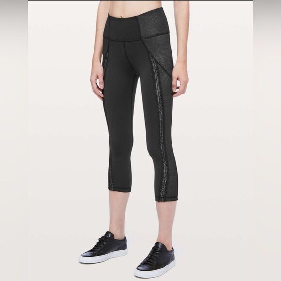 Lululemon Power Line Crop  21" Legging in Black/ Meisai Black White - Size 4 - Picture 1 of 6
